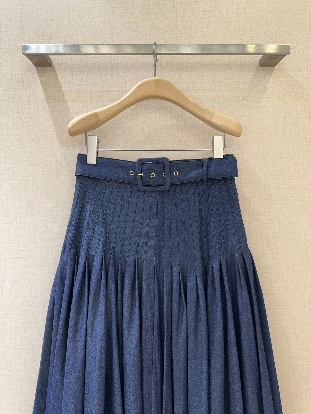 Title: Blue Cotton Single-Breasted Dress by Callina Herrera Summary: Elegant blue dress with high waist, suitable for various occasions, available in sizes S, M, L, XL. - 图片 2
