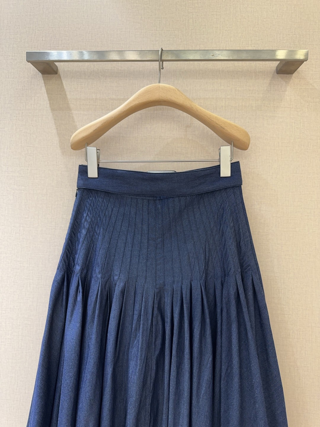 Title: Blue Cotton Single-Breasted Dress by Callina Herrera Summary: Elegant blue dress with high waist, suitable for various occasions, available in sizes S, M, L, XL. - 图片 5