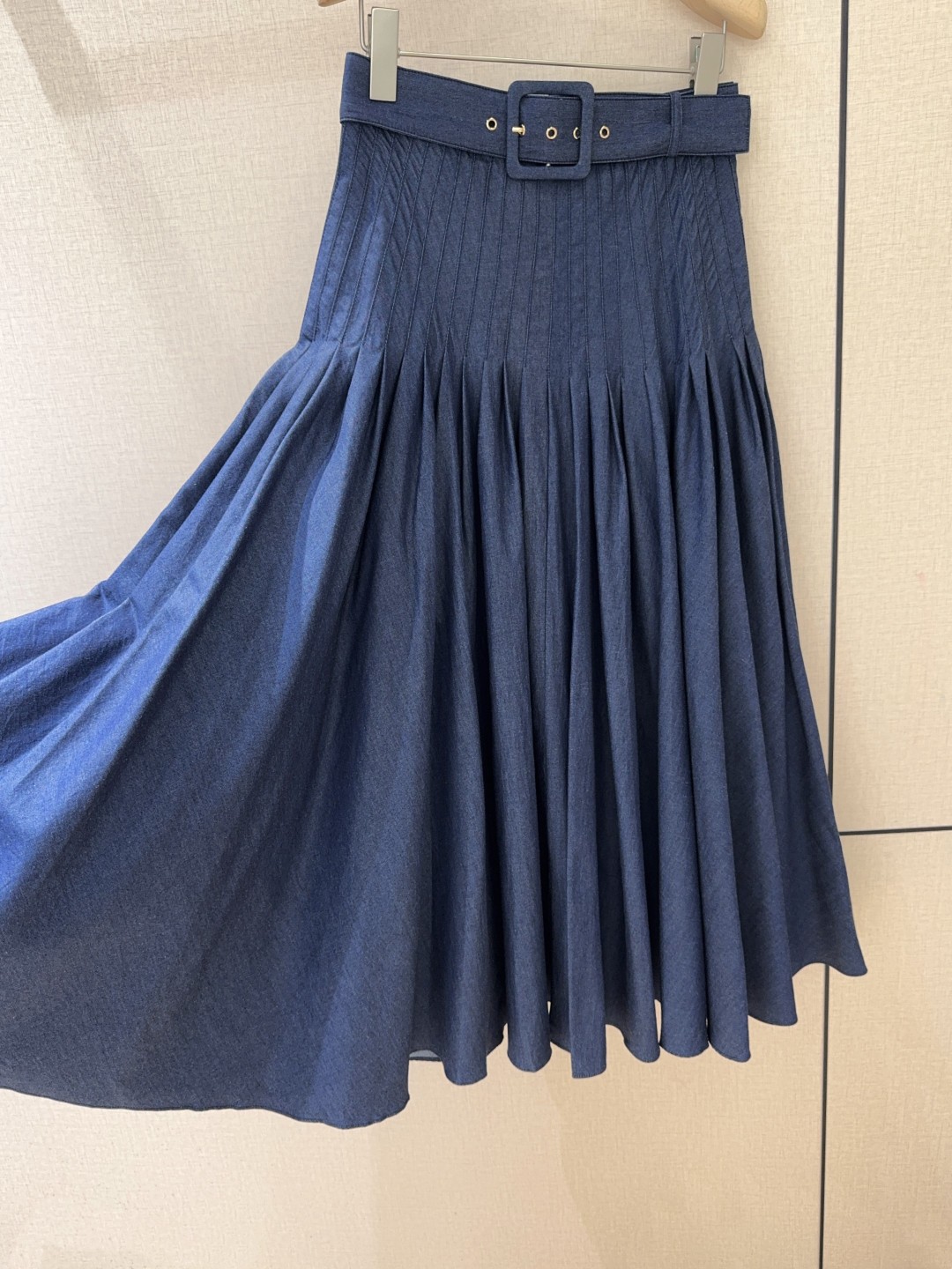 Title: Blue Cotton Single-Breasted Dress by Callina Herrera Summary: Elegant blue dress with high waist, suitable for various occasions, available in sizes S, M, L, XL. - 图片 3