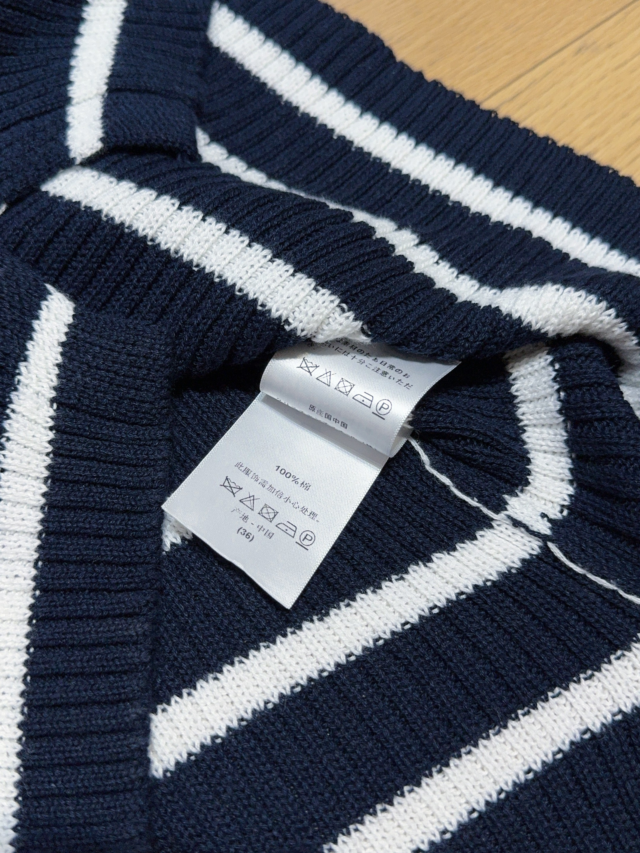 D家25年Summer新款经典邂逅航海元素，这款无袖针织背心，蓝白条纹交织出清爽韵律，后背“D家字母标识