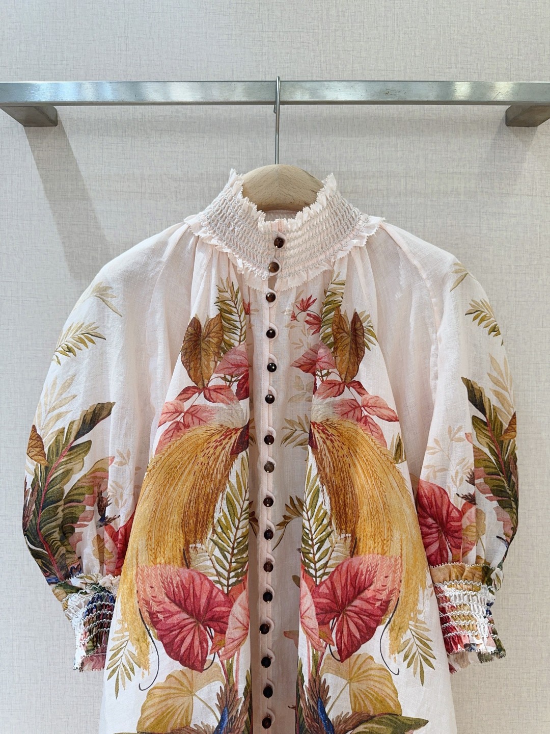Title: ZIMMERMANN Single-and-a-Behaviour Female Suit Description Summary: Cream-colored suit with palm tree bouquet tops, high-collar cuffs, ricin choice, wood-like buttons, - 图片 2
