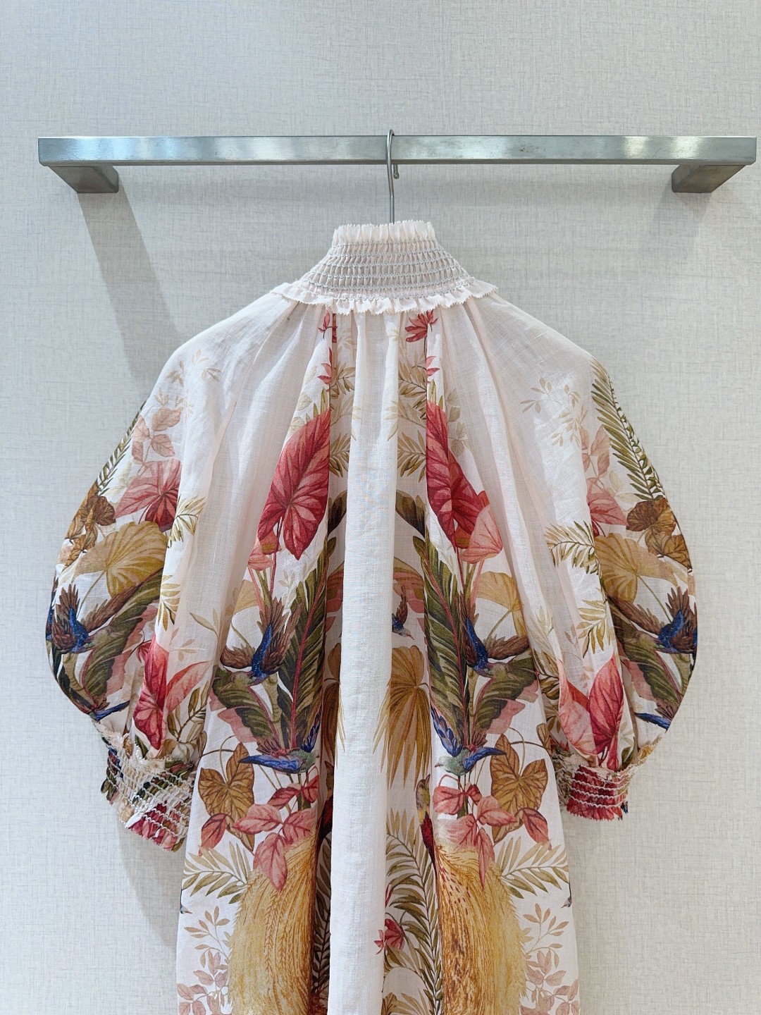 Title: ZIMMERMANN Single-and-a-Behaviour Female Suit Description Summary: Cream-colored suit with palm tree bouquet tops, high-collar cuffs, ricin choice, wood-like buttons, - 图片 5