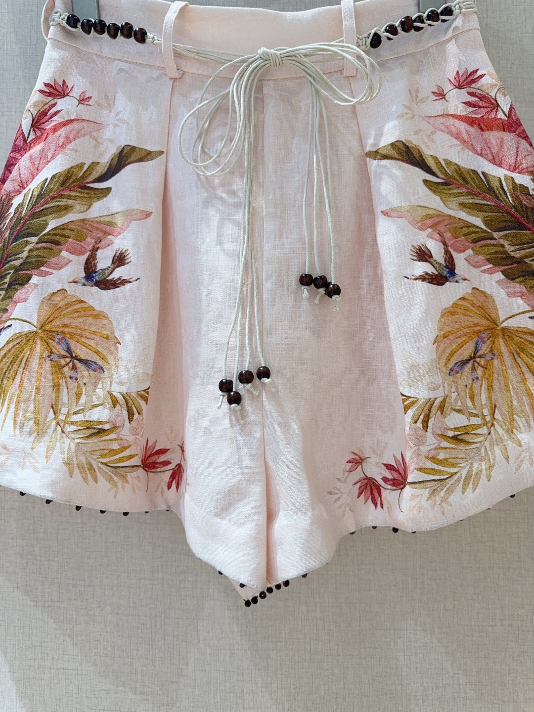 Cream Linen High-Waist Shorts with Bead Details for Women - 图片 3
