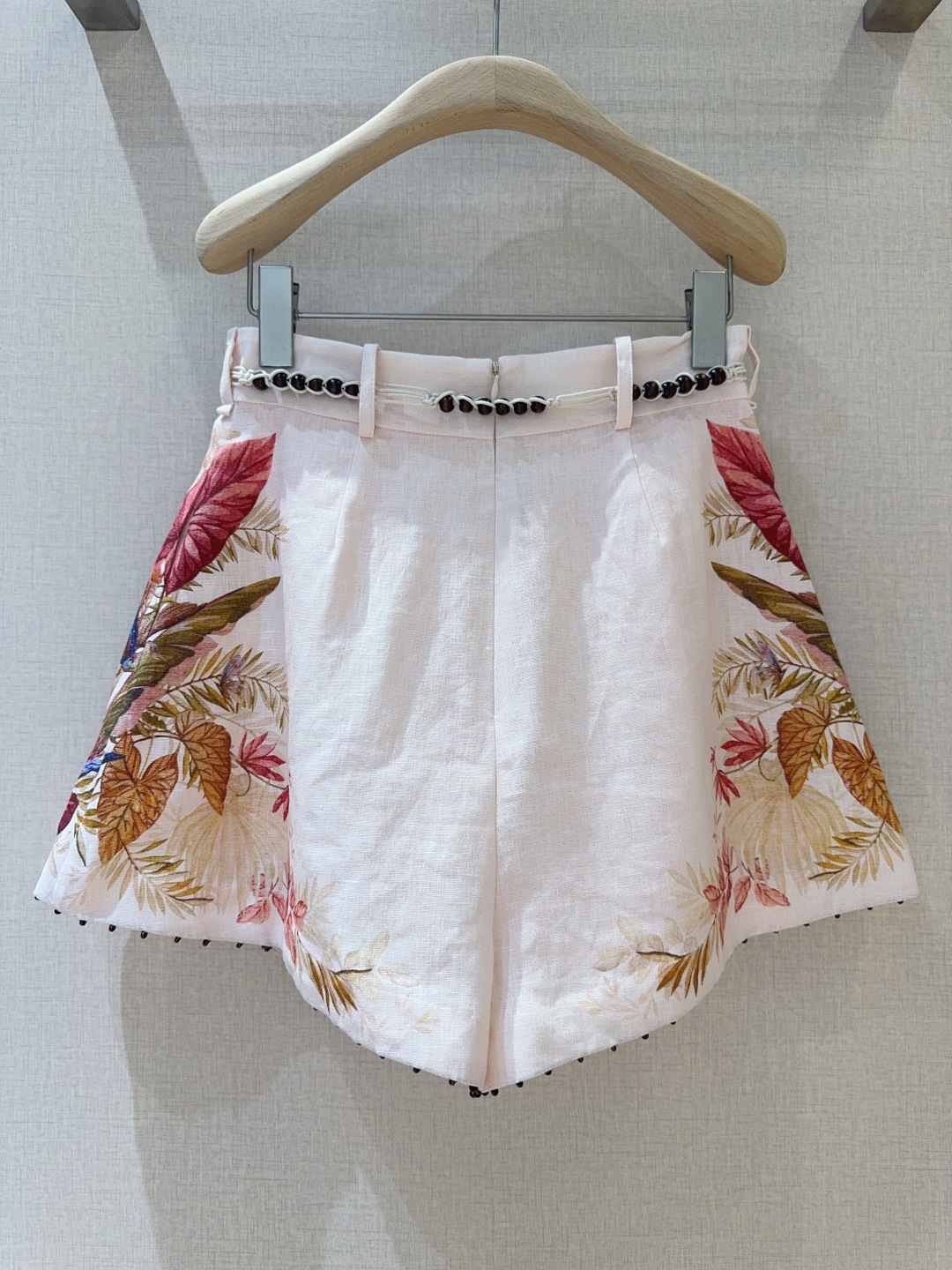 Cream Linen High-Waist Shorts with Bead Details for Women - 图片 6