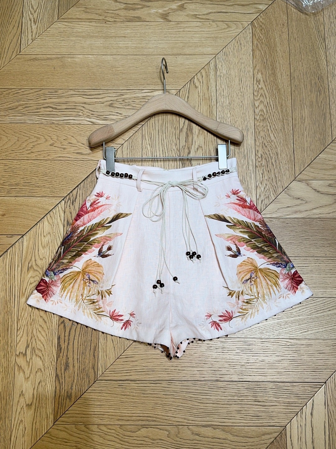 Cream Linen High-Waist Shorts with Bead Details for Women - 图片 7