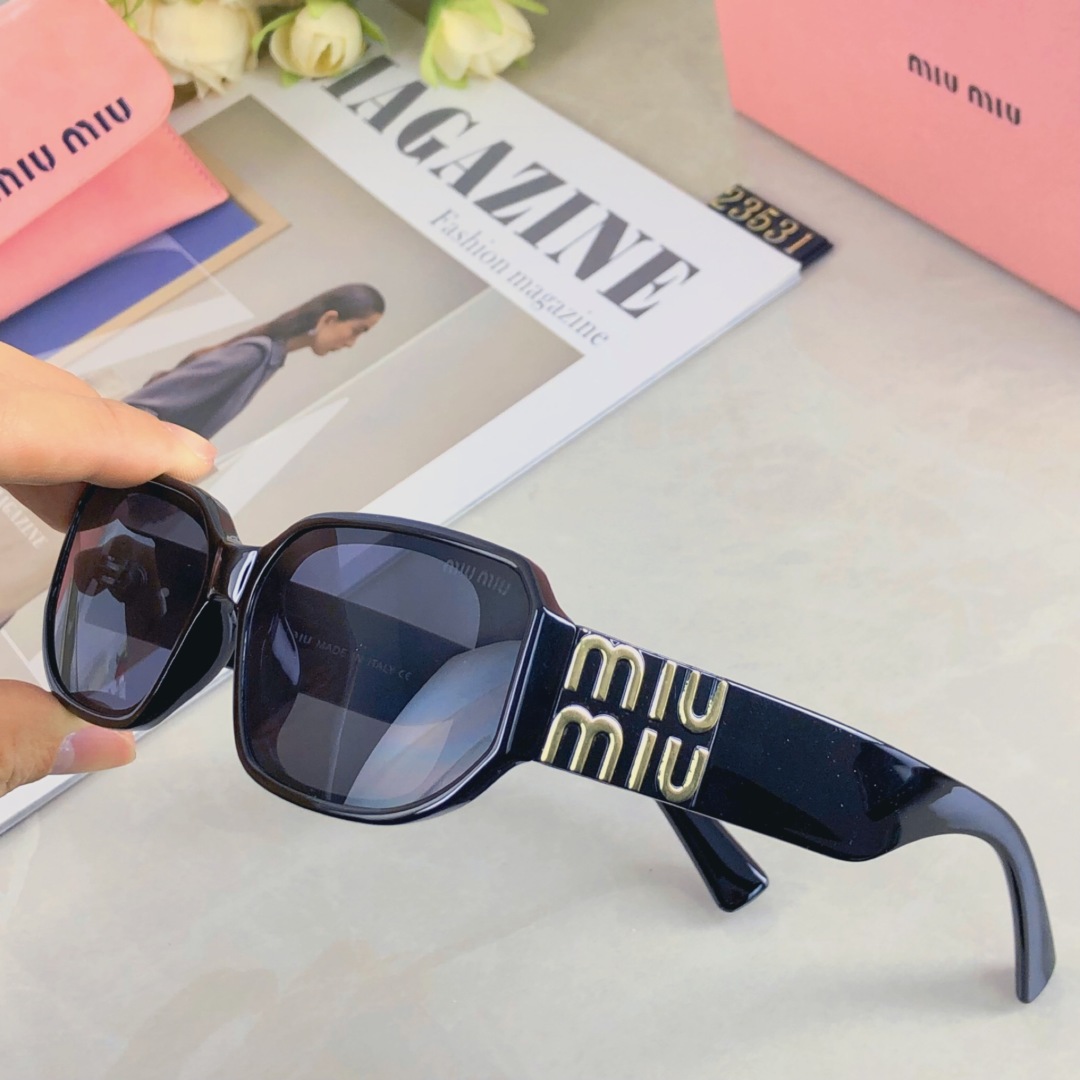 。。miumiu小红书赵露思同款ins风黑色小猫眼字母墨镜俏皮百搭防嗮太阳镜女