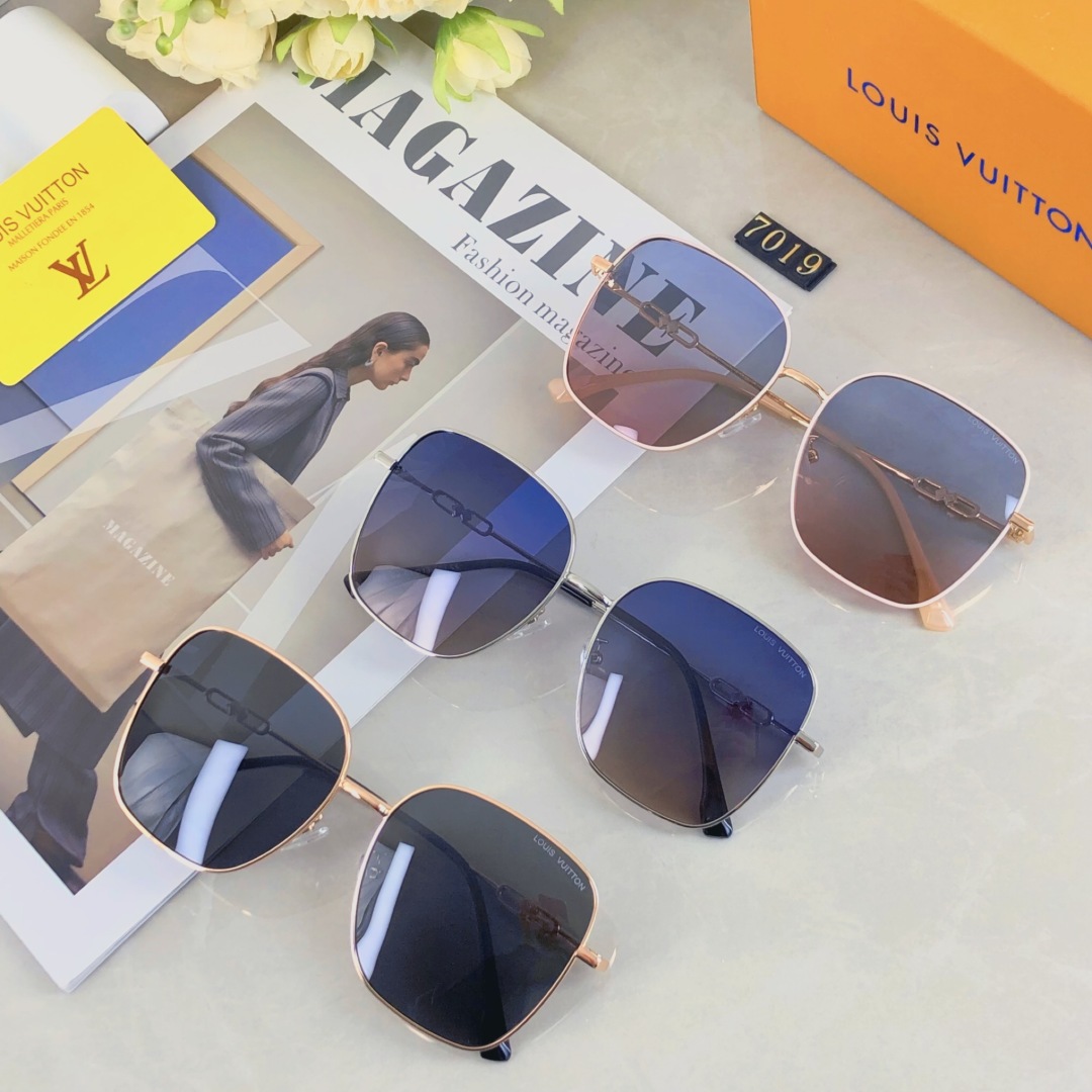 。。Louis vuitton2025新款小红书网红款太阳镜女显瘦金属方形大框浅色墨镜韩版街拍