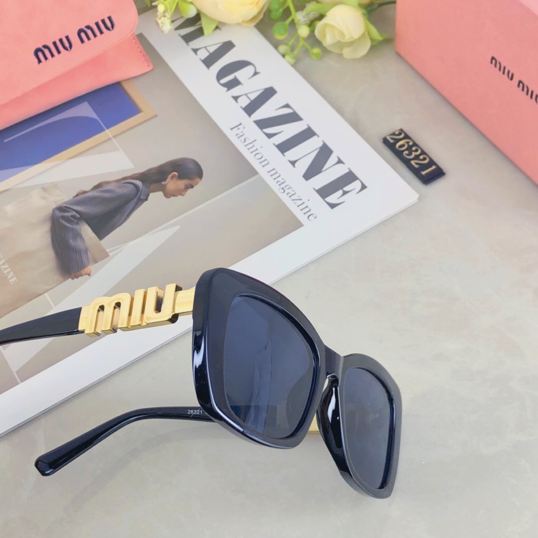 。。miumiu白色太阳镜夏日海边度假风遮阳时尚墨镜百搭圆脸显瘦街拍造型网红