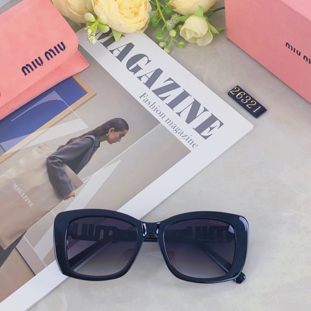 。。miumiu白色太阳镜夏日海边度假风遮阳时尚墨镜百搭圆脸显瘦街拍造型网红