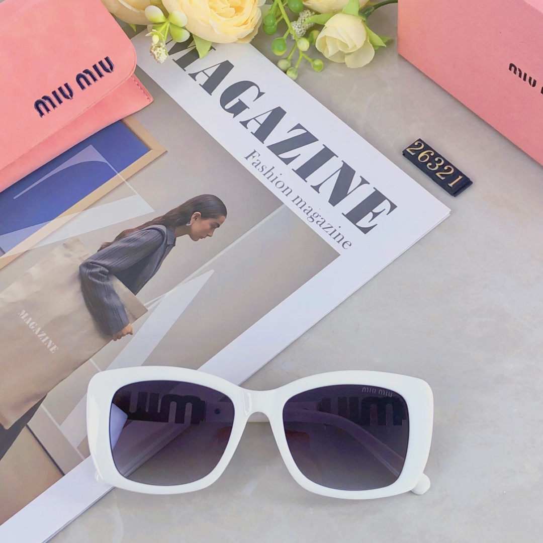 。。miumiu白色太阳镜夏日海边度假风遮阳时尚墨镜百搭圆脸显瘦街拍造型网红