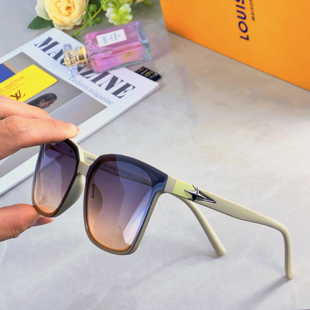 NO:256011,Louis vuitto* Korean version new product square frame sunglasses women high-end street photography travel sunglasses men anti-ultraviolet glasses sunglasses, glasses, louis vuitton19860909Louis vuitto*韩版新品方框太阳镜女高级感街拍旅游墨镜男防紫外线眼镜墨镜太阳镜,眼镜,louis vuitton,glasses