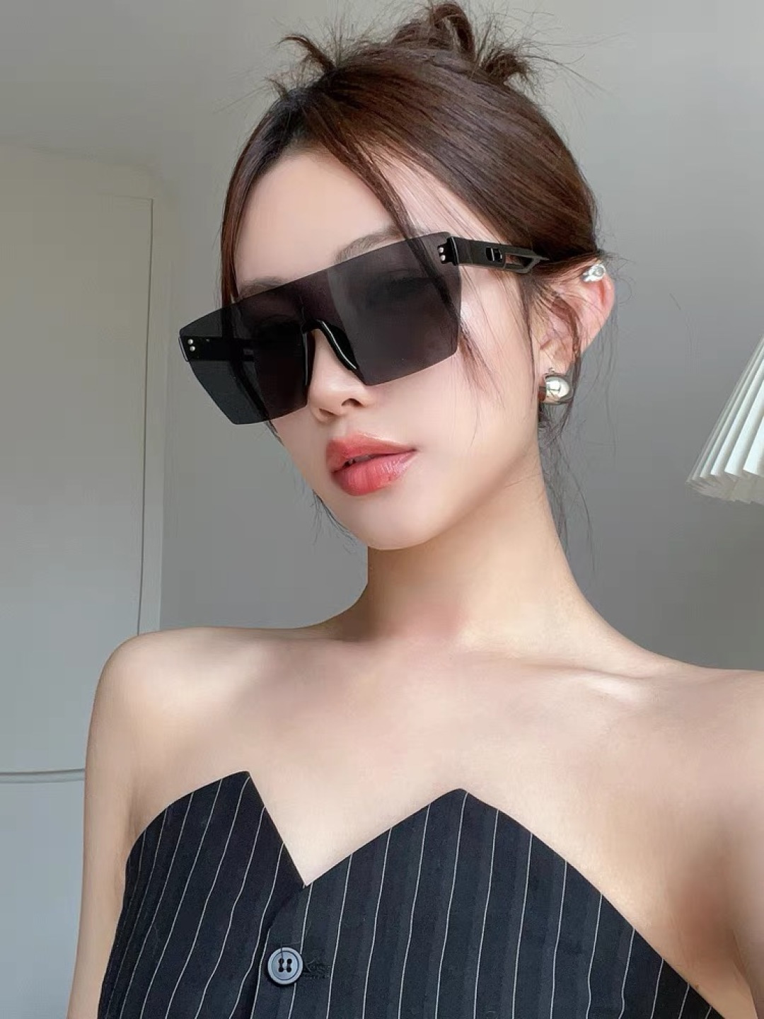 NO:257116,Dio* European and American super large frame one-piece flat sunglasses for women's trendy square face showing small sun protection high-end sunglasses glasses sunglasses, glasses, dior19860909Dio*欧美超大框连体平面墨镜女款潮方圆脸显脸小遮阳防晒高级感太阳镜眼镜墨镜太阳镜,眼镜,dior,glasses