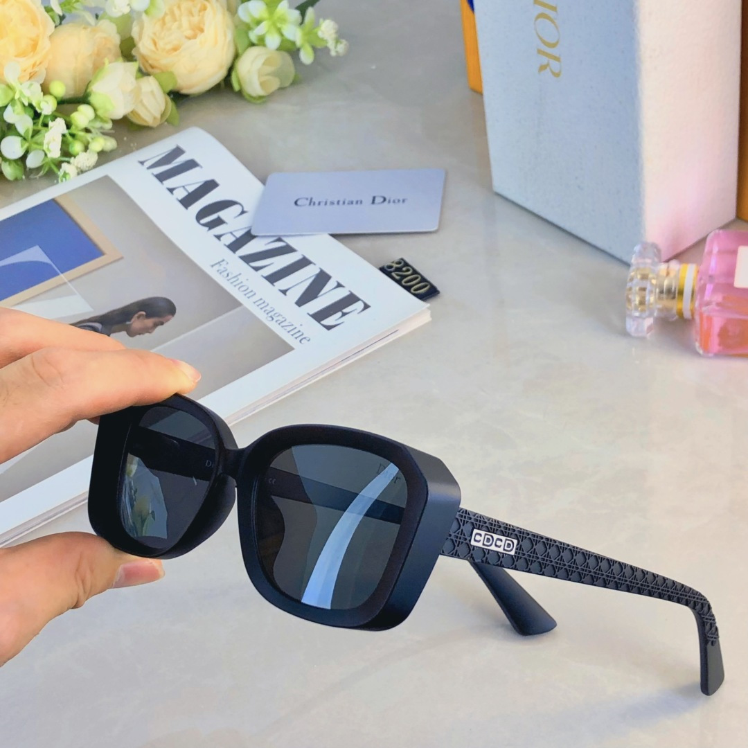 NO:257126,Dio*2025 new European and American internet celebrity street shot wild black sunglasses women's personality retro ultraviolet sunglasses trendy men's glasses sunglasses sunglasses, glasses, dior19860909Dio*2025新欧美网红街拍狂野黑色墨镜女个性复古防紫外线太阳眼镜潮男眼镜墨镜太阳镜,眼镜,dior,glasses