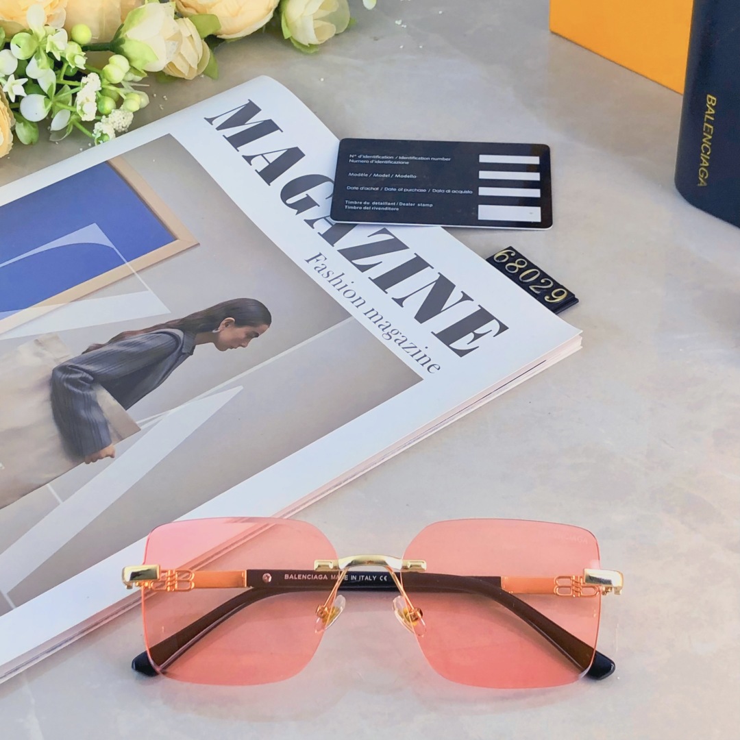 。。Balenciag*2025年新款太阳眼镜方框显瘦防紫外线墨镜女潮ins高级感无框圆脸