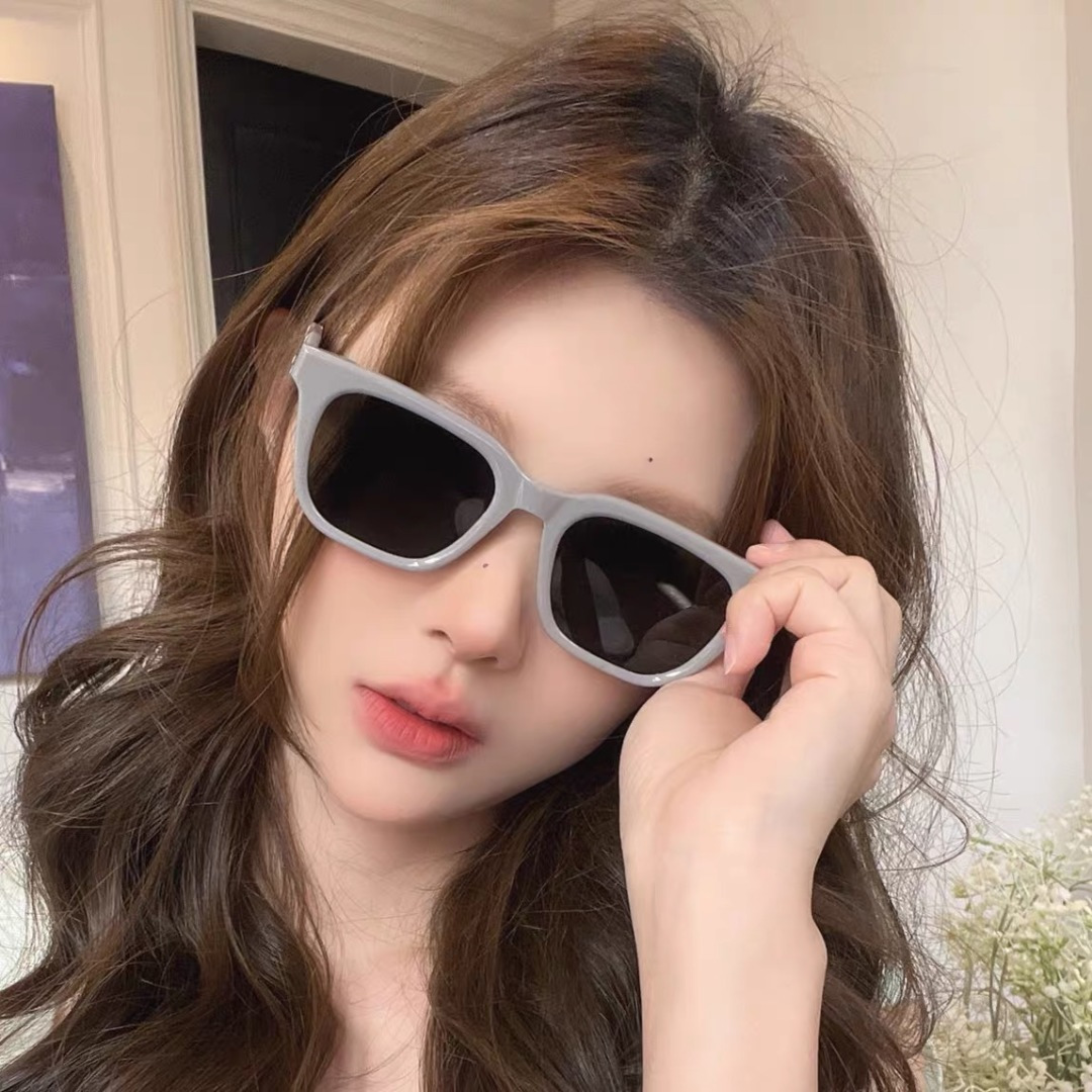 NO:359398,Gucc* Korean version of off-white square sun-visible polarized sunglasses for women's trendy cat eyes large frame showing small high-end sunglasses men's glasses sunglasses, glasses, gucci19860909Gucc*韩版米白色方形遮阳偏光墨镜女款潮猫眼大框显脸小高级感太阳镜男眼镜墨镜太阳镜,眼镜,gucci,glasses