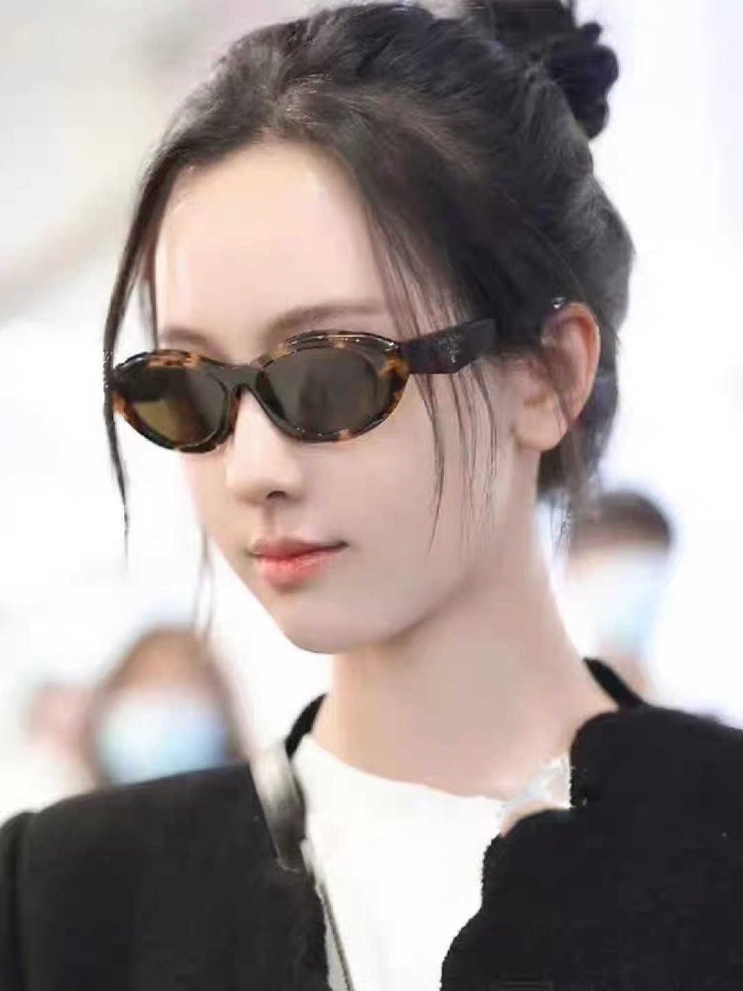 。。Prad*柳智敏陈都灵同款墨镜女潮猫眼窄框三角标LOGO防晒太阳眼镜PR26Z