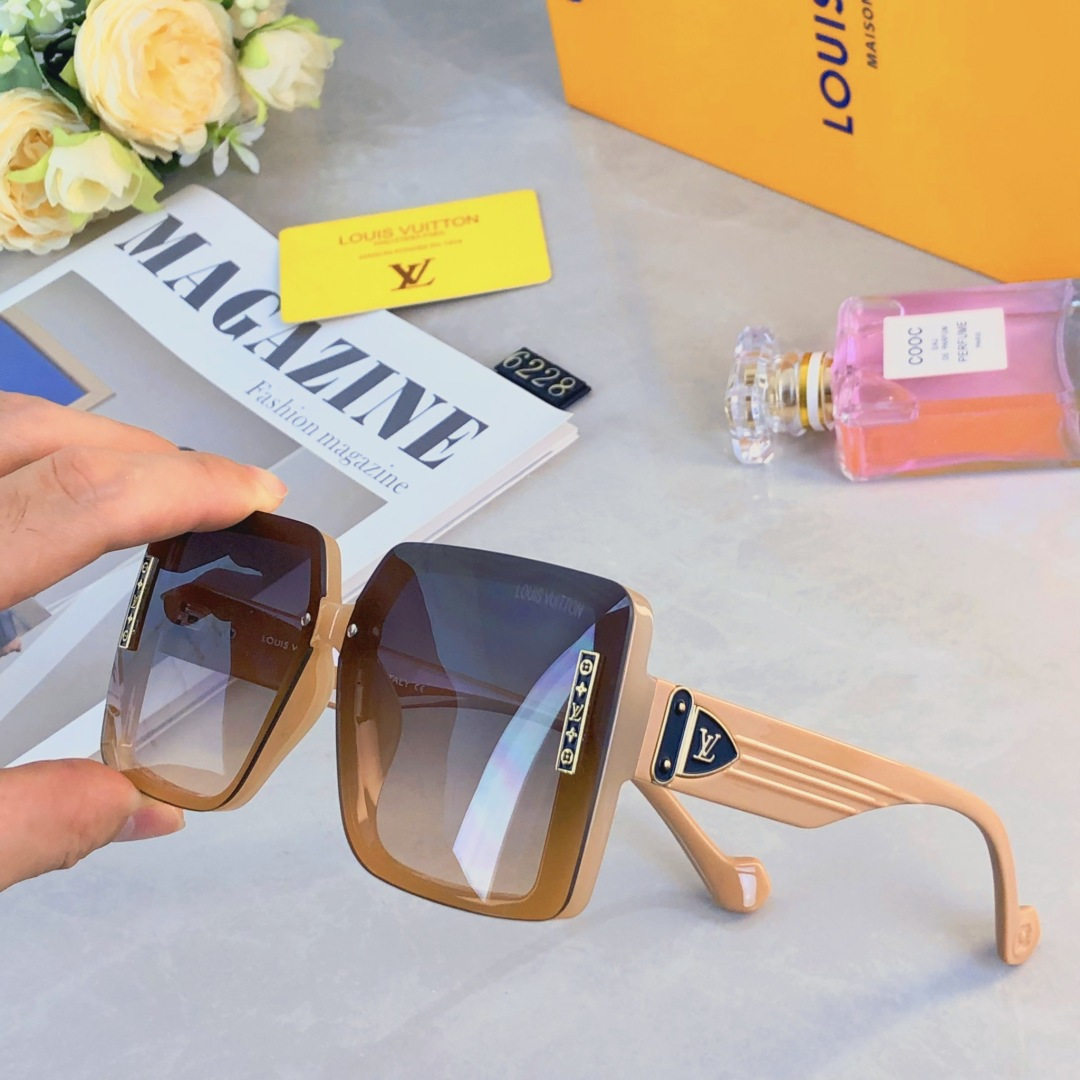 NO:367284,Louis vuitto* new large frame women's sunglasses Fashion trendy casual sunglasses Vacation travel driving sunglasses glasses sunglasses sunglasses, glasses, louis vuitton19860909Louis vuitto*新款大框女士太阳镜 时尚潮流休闲墨镜 度假旅游驾驶太阳眼镜眼镜墨镜太阳镜,眼镜,louis vuitton,glasses