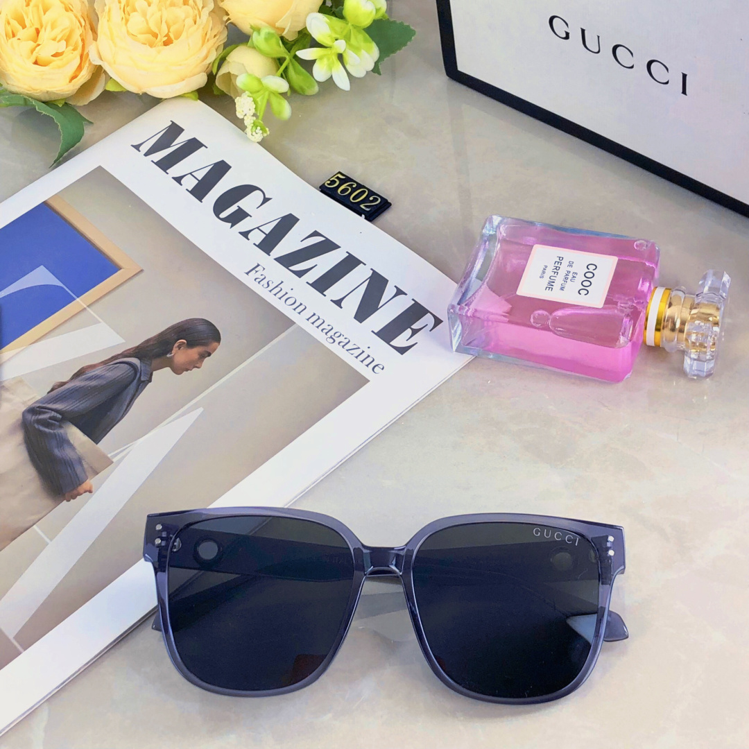 。。Gucc*新款时尚潮流休闲ins超轻经典大方框防紫外线高级复古显瘦太阳镜