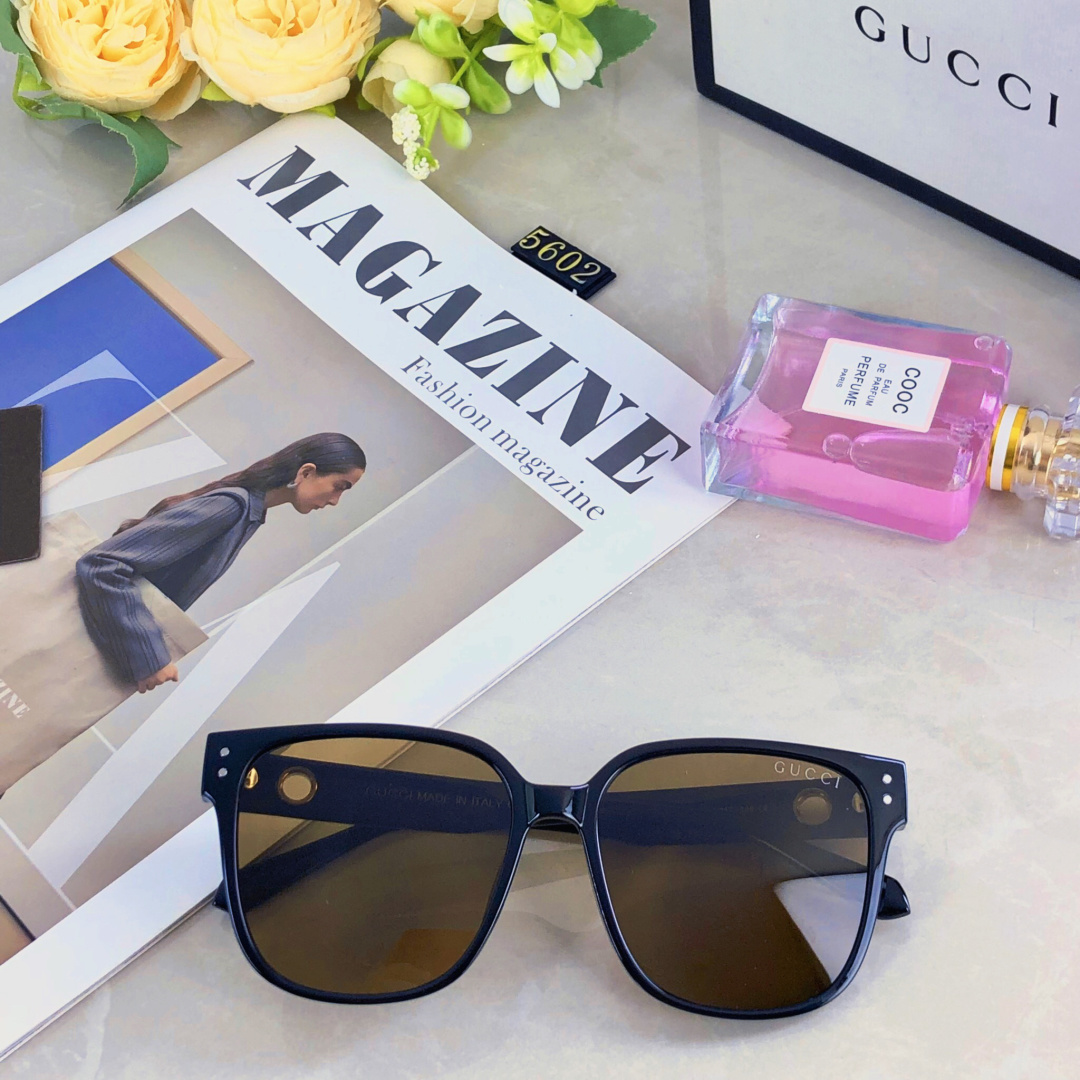 。。Gucc*新款时尚潮流休闲ins超轻经典大方框防紫外线高级复古显瘦太阳镜