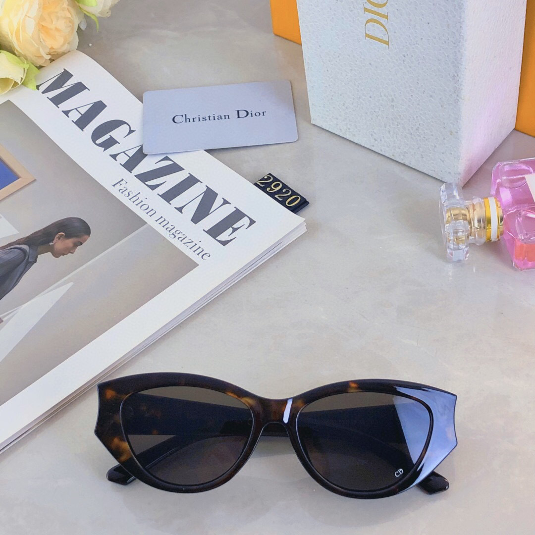 。。Dio*2025新时尚大框一体防晒户外欧美潮流太阳眼镜墨镜女款小红书ins