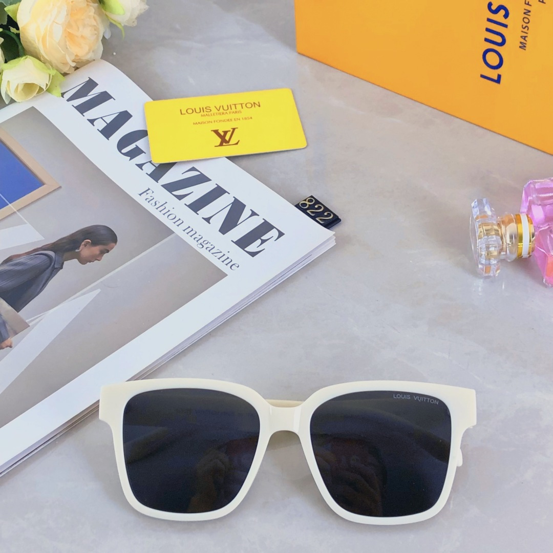 。。Louis vuitto*新款经典复古方形太阳眼镜 ins欧美时尚潮流百搭户外防晒墨镜