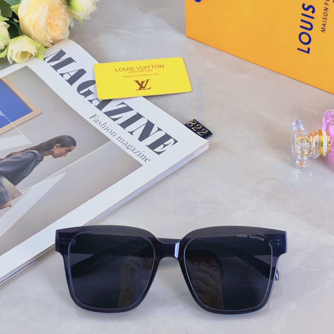 。。Louis vuitto*新款经典复古方形太阳眼镜 ins欧美时尚潮流百搭户外防晒墨镜