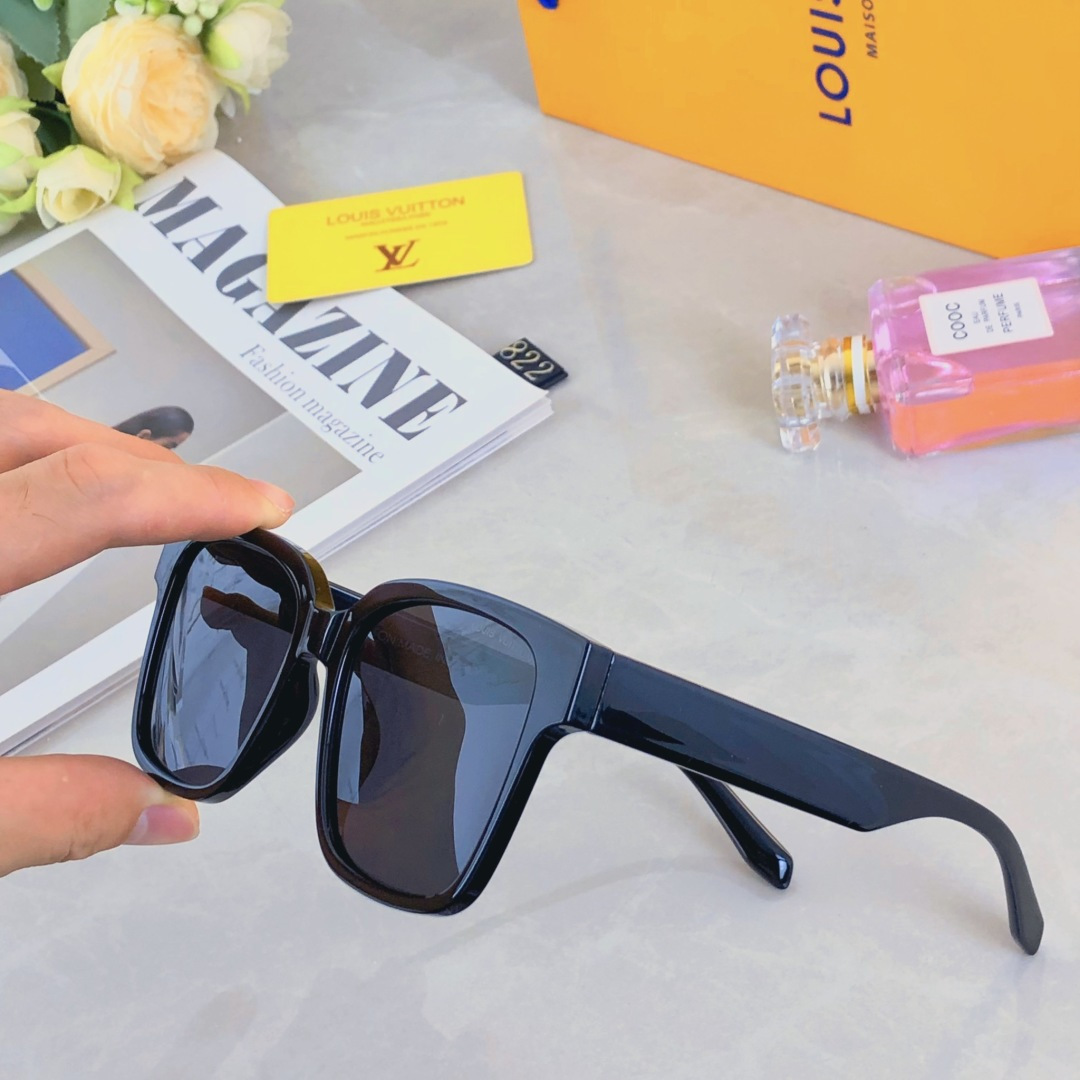 。。Louis vuitto*新款经典复古方形太阳眼镜 ins欧美时尚潮流百搭户外防晒墨镜