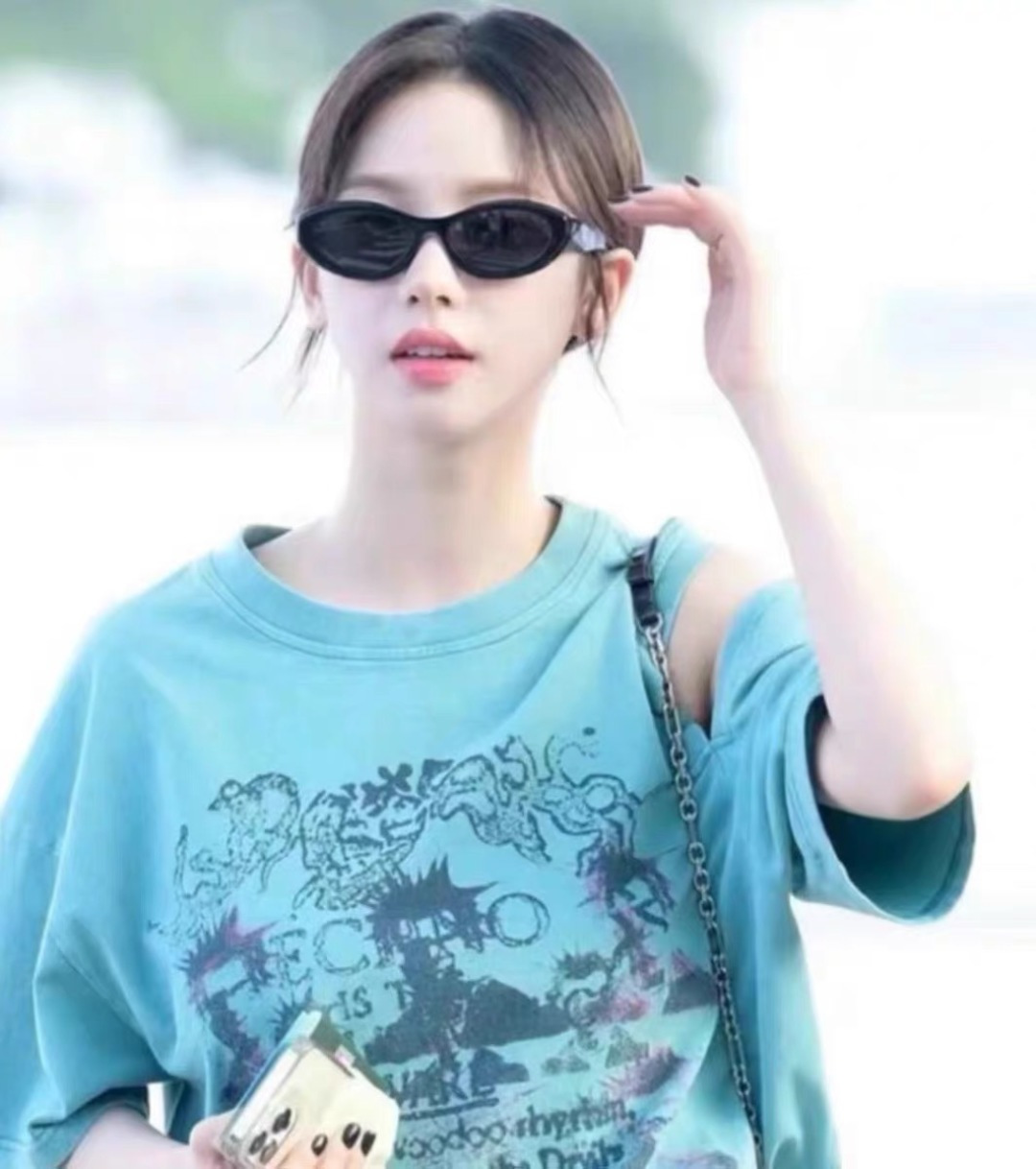 NO:368035,Prad^Liu Zhimin Chen Duling same sunglasses for women's trendy cat eye narrow frame triangle logo LOGO sun protection sunglasses sunglasses sunglasses, glasses, prada19860909Prad^柳智敏陈都灵同款墨镜女潮猫眼窄框三角标LOGO防晒太阳眼镜眼镜墨镜太阳镜,眼镜,prada,glasses