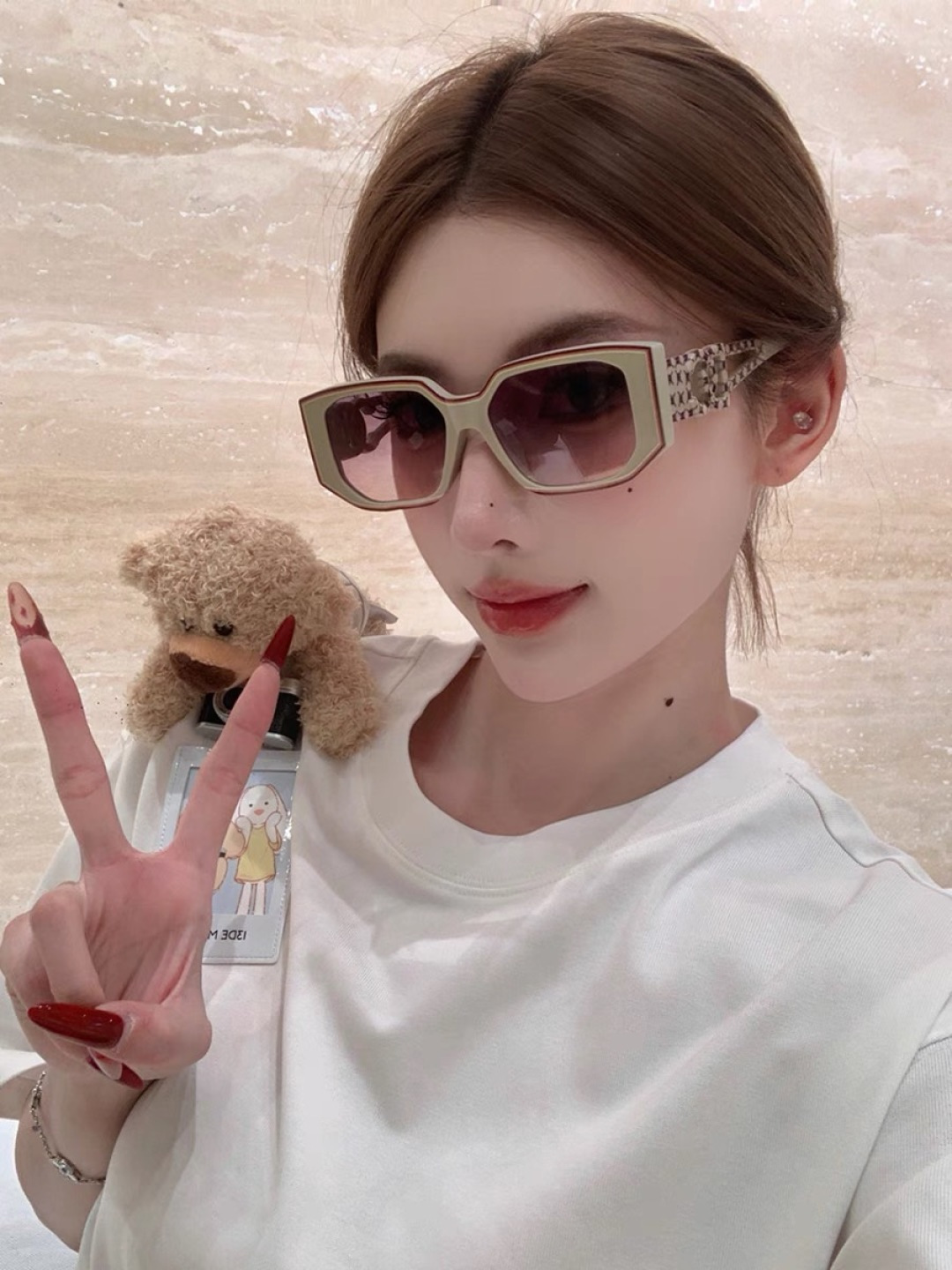 NO:368039,Dio*2025 new letter structure temple large frame fashion designer literary sunglasses women's anti-ultraviolet glasses sunglasses sunglasses, glasses, dior19860909Dio*2025新款字母构造镜腿大框时尚设计师文艺太阳镜女防紫外线眼镜墨镜太阳镜,眼镜,dior,glasses