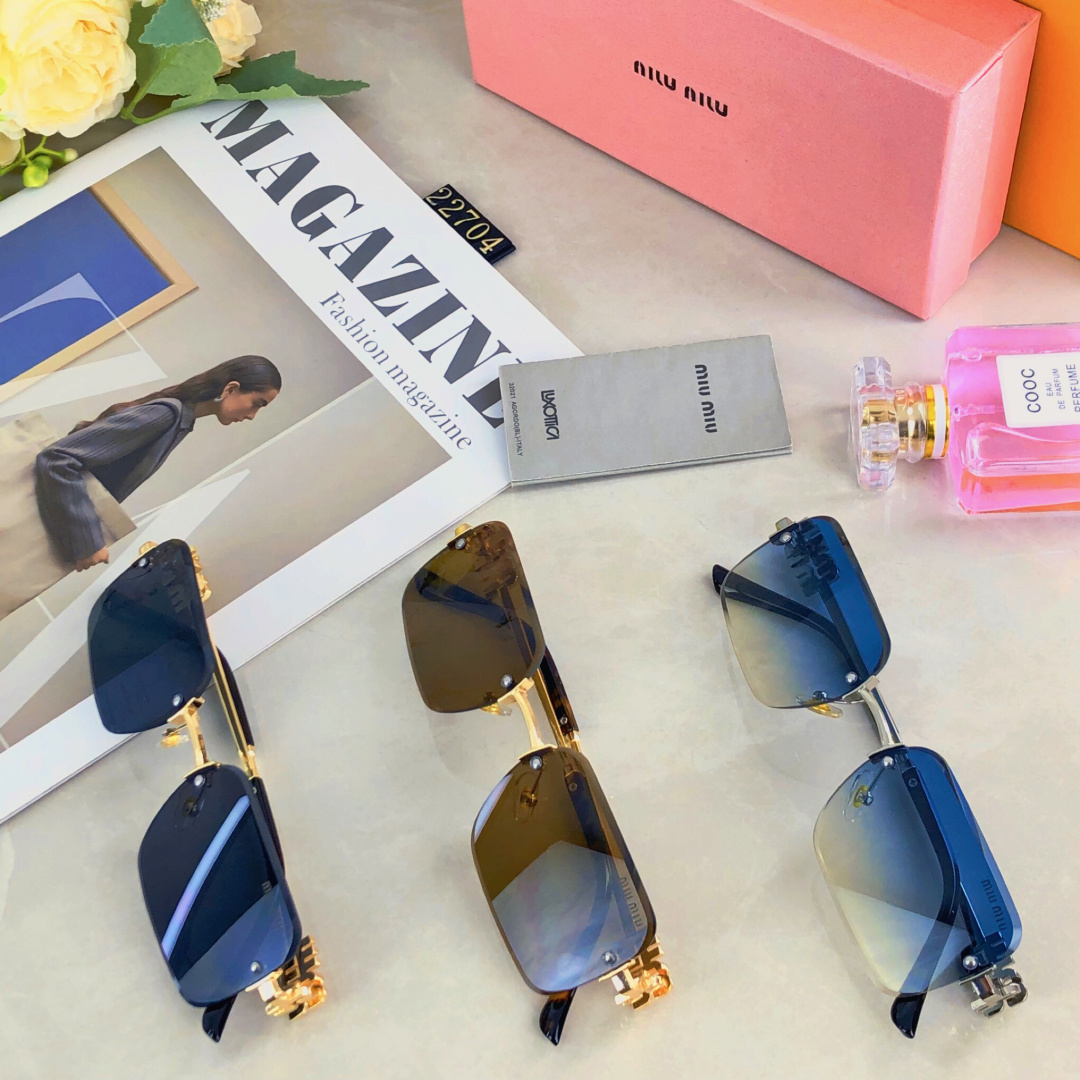 。。miumi*欧美复古方形无框切边时尚墨镜潮流字母腿海边散步防晒太阳镜