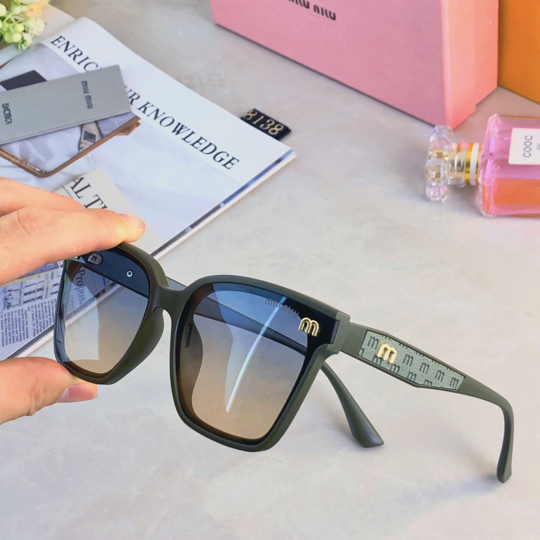 NO:369138,Miumi* newest fashion leather metal mix and match m-line sunglasses for men and women, small frames for driving casual European and American high-end, glasses, miumiu19860909miumi*新款时尚贴皮金属混搭m字墨镜男女通用小框开车休闲欧美高级,眼镜,miumiu,glasses