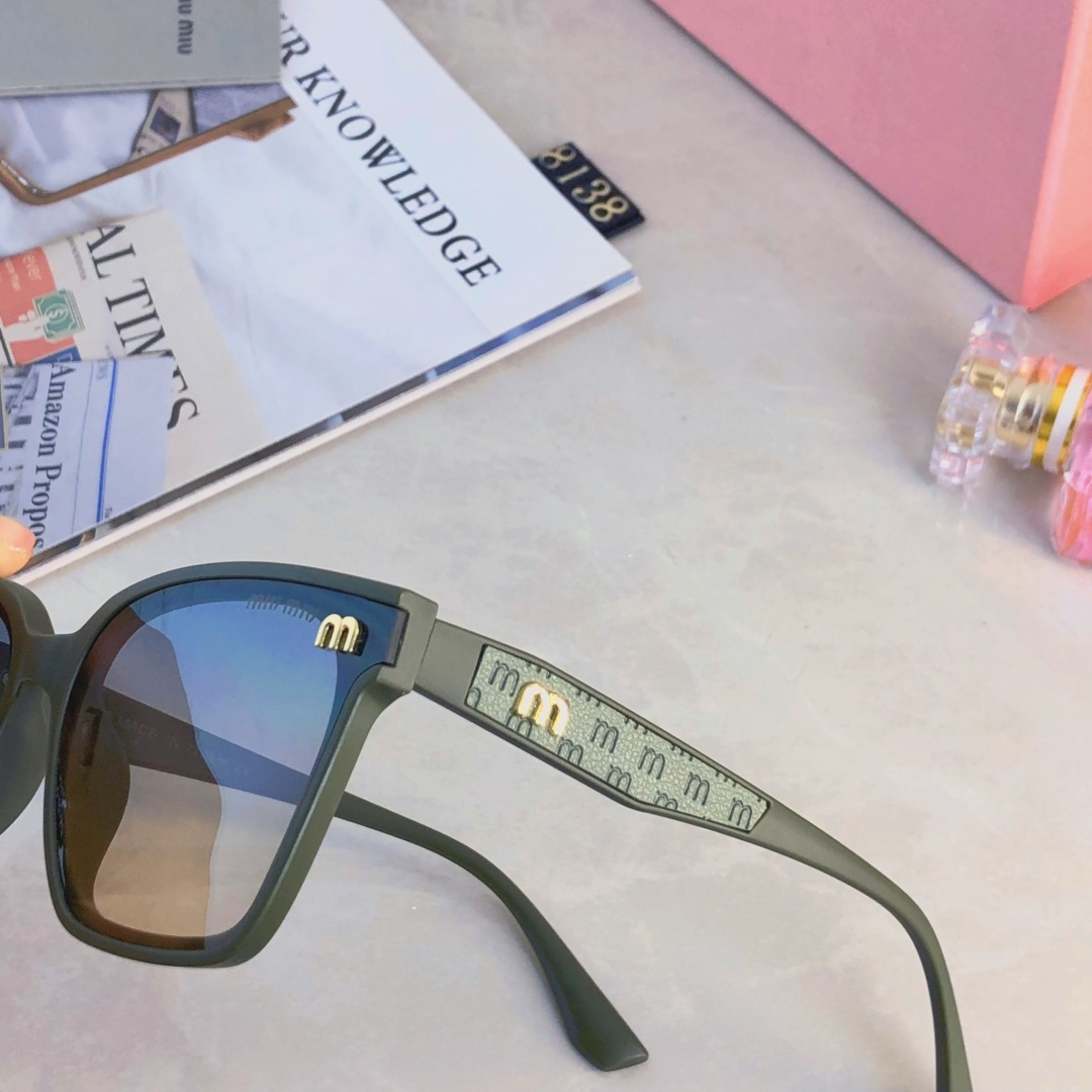 。。miumi*新款时尚贴皮金属混搭m字墨镜男女通用小框开车休闲欧美高级