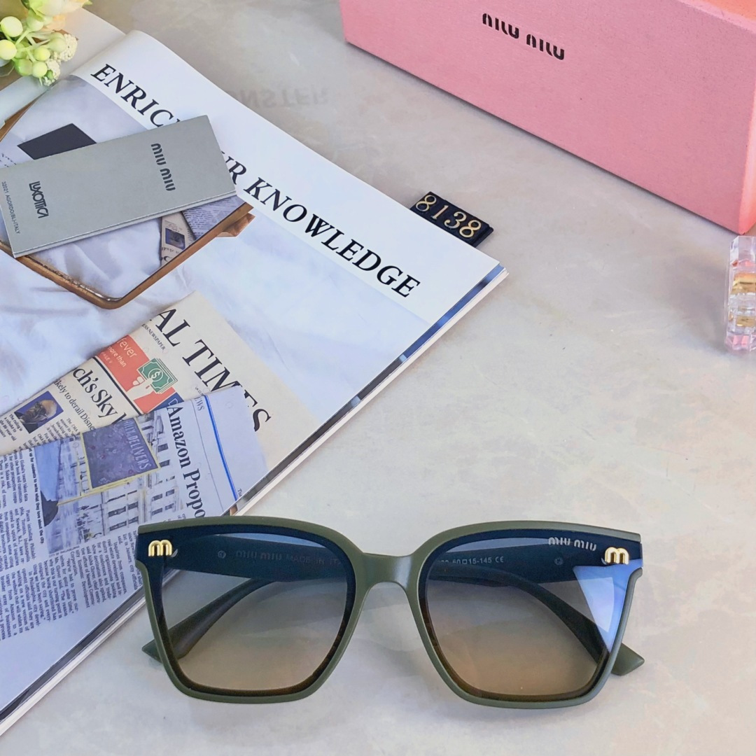 。。miumi*新款时尚贴皮金属混搭m字墨镜男女通用小框开车休闲欧美高级