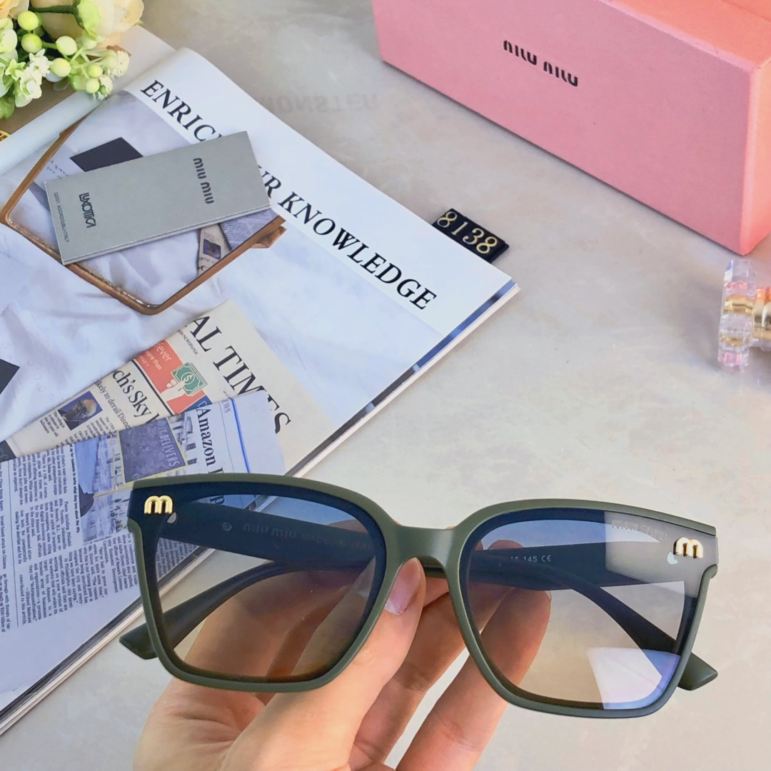 。。miumi*新款时尚贴皮金属混搭m字墨镜男女通用小框开车休闲欧美高级