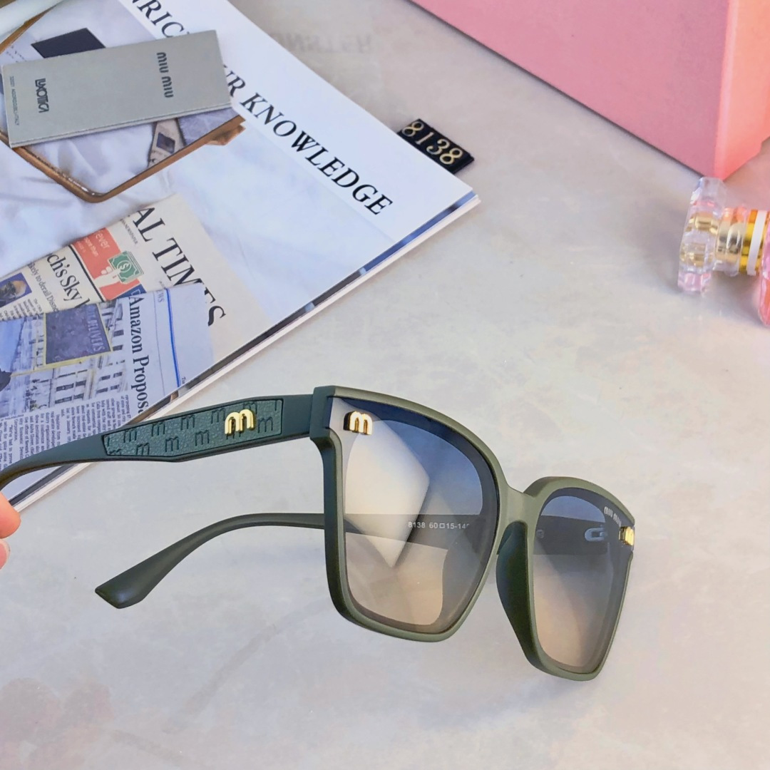 。。miumi*新款时尚贴皮金属混搭m字墨镜男女通用小框开车休闲欧美高级