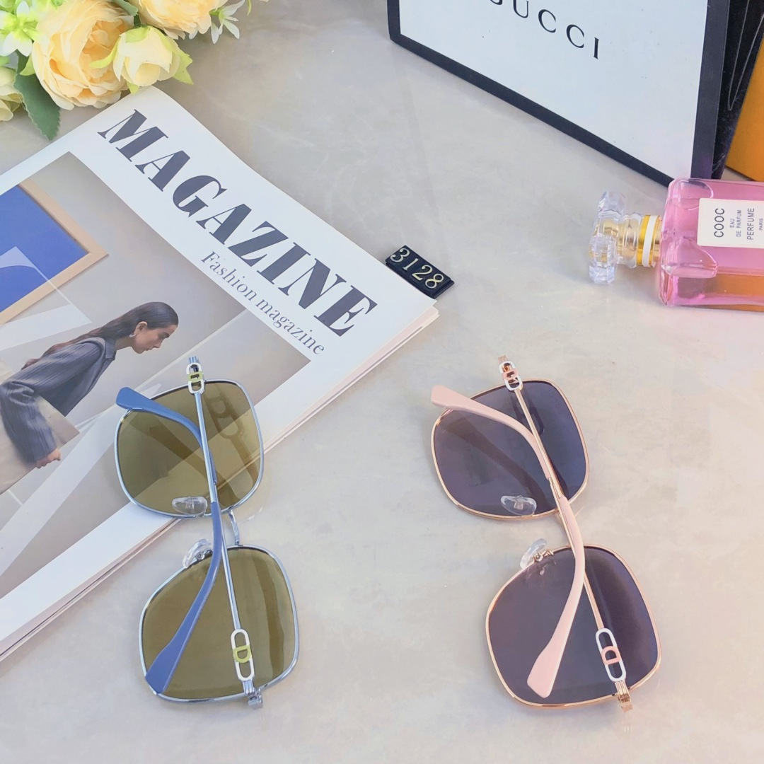 。。Gucc*2025新款复古方框大脸显瘦墨镜女韩版街拍ins圆脸茶色开车太阳镜