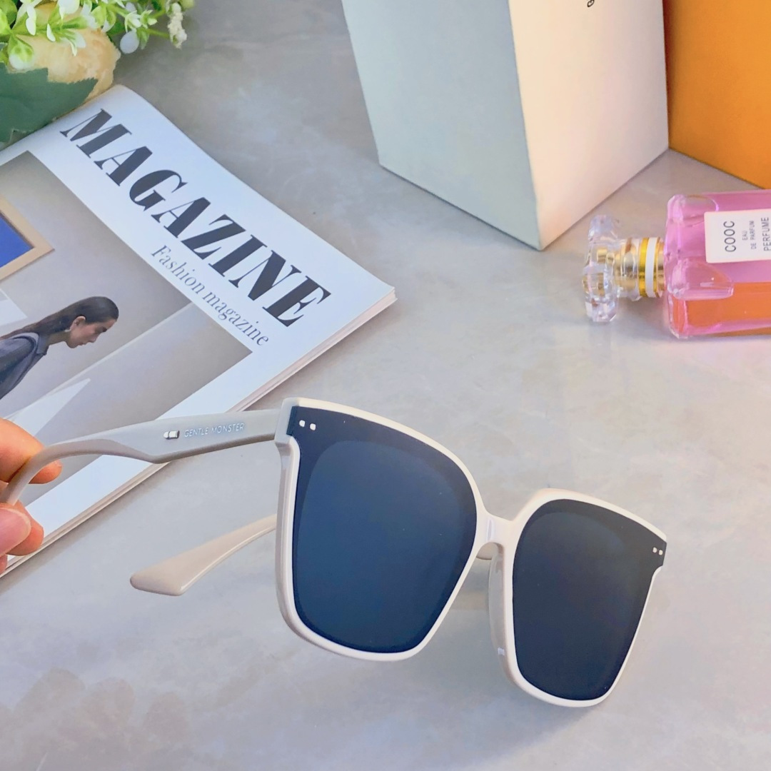 。。新款 墨镜女网红潮牌街拍太阳眼镜时尚旅行太阳镜