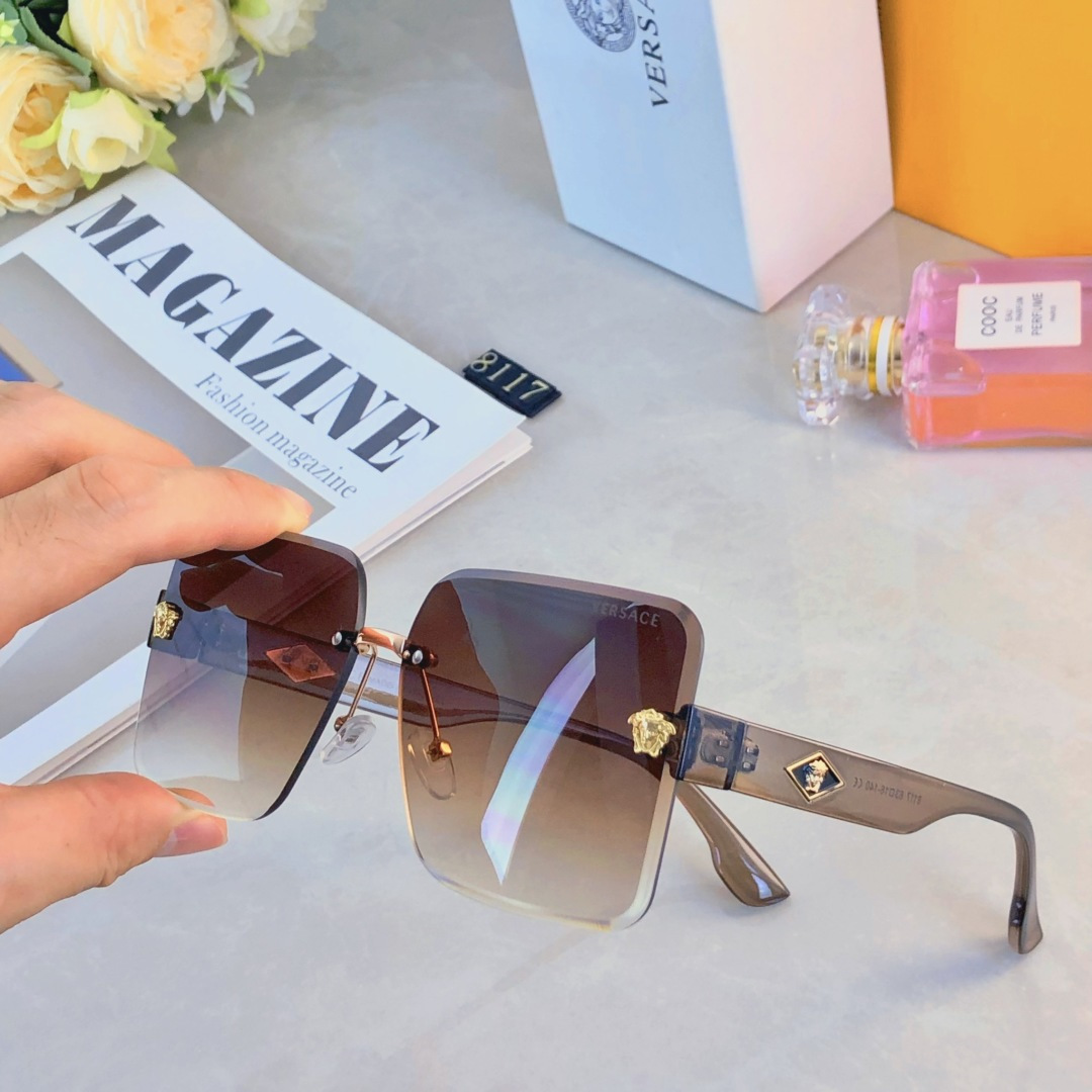 。。Versac*时尚百搭素颜防强光高级感防紫外线墨镜女款