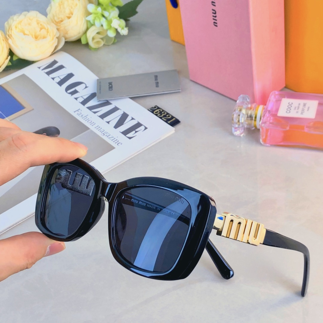 NO:370010,Miumi*2025 new high-value versatile sunglasses Internet celebrity same style UV sun protection sun protection women's trendy sunglasses sunglasses sunglasses, glasses, miumiu19860909miumi*2025新款高颜值百搭墨镜网红同款防紫外线遮阳防晒女潮太阳镜眼镜墨镜太阳镜,眼镜,miumiu,glasses