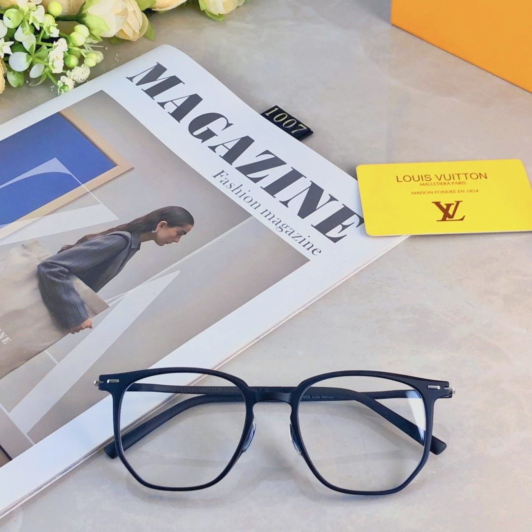。。LOUISVUITTO*网红同款素颜超轻防蓝光平光镜韩版眼镜架男女同款可配近视度数潮