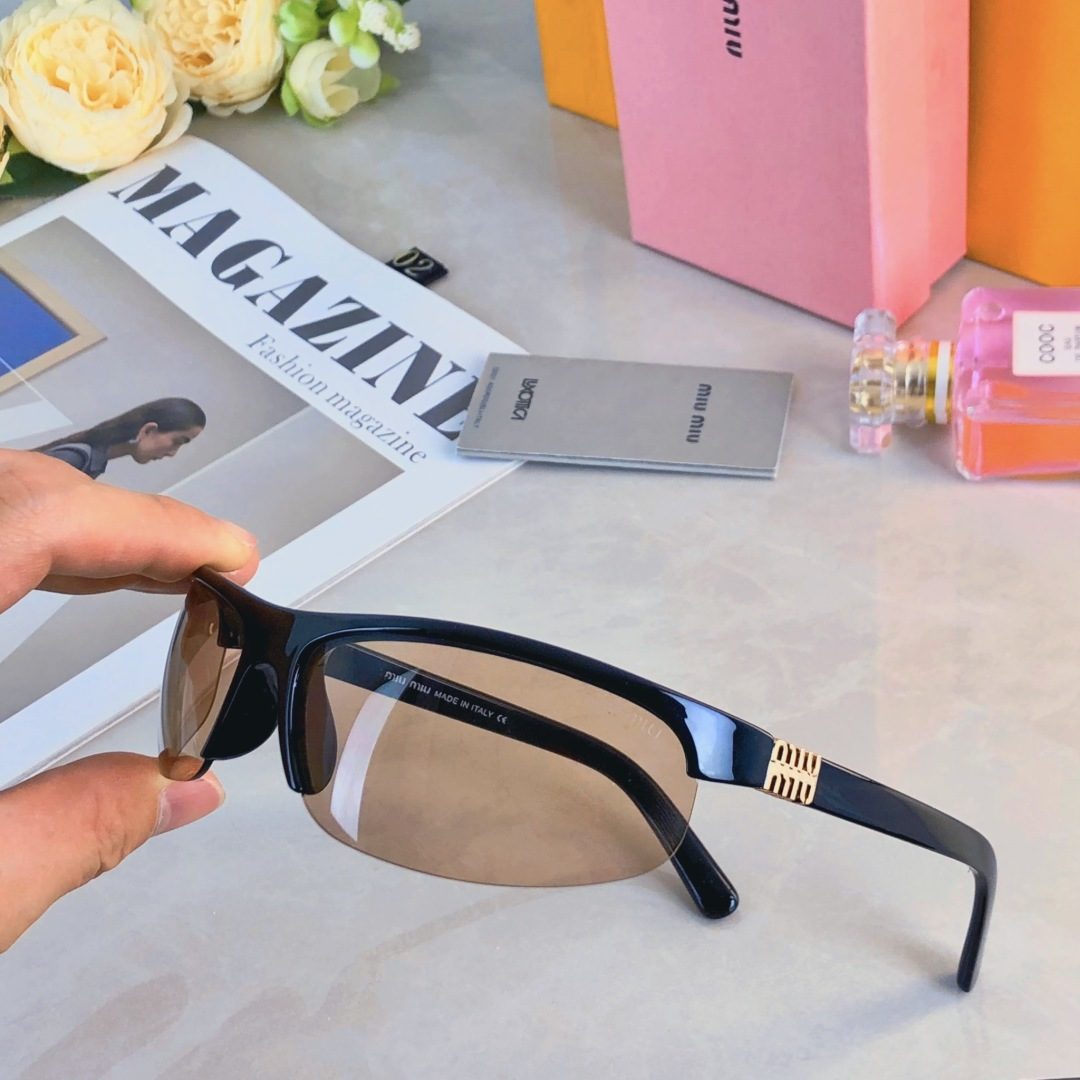 。。miumi*2025新款墨镜半框骑行太阳镜眉线框运动风眼镜onunk同款炫酷女潮