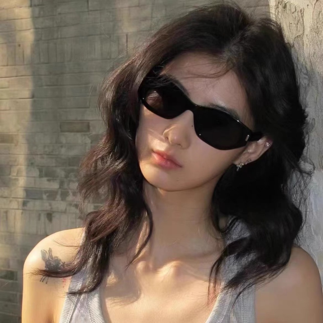 NO:370122,Louis vuitto* new retro Korean version of mirrors such irregular sunglasses ins internet celebrity personality high-end narrow frame slimming glasses sunglasses, glasses, louis vuitton19860909Louis vuitto*新款复古韩版镜这样不规则太阳镜ins网红个性高级窄框显瘦眼镜墨镜太阳镜,眼镜,louis vuitton,glasses