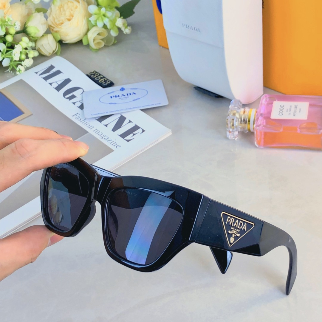 。。Prad*墨镜高级感韩版复古时尚潮流欧美防晒显瘦方形度假街拍太阳镜
