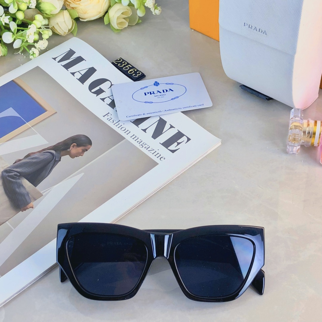 。。Prad*墨镜高级感韩版复古时尚潮流欧美防晒显瘦方形度假街拍太阳镜
