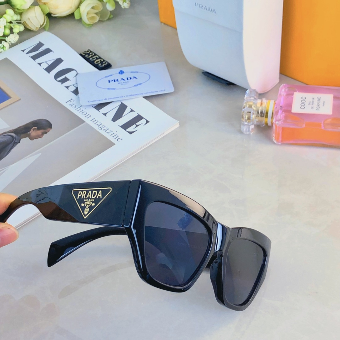 。。Prad*墨镜高级感韩版复古时尚潮流欧美防晒显瘦方形度假街拍太阳镜