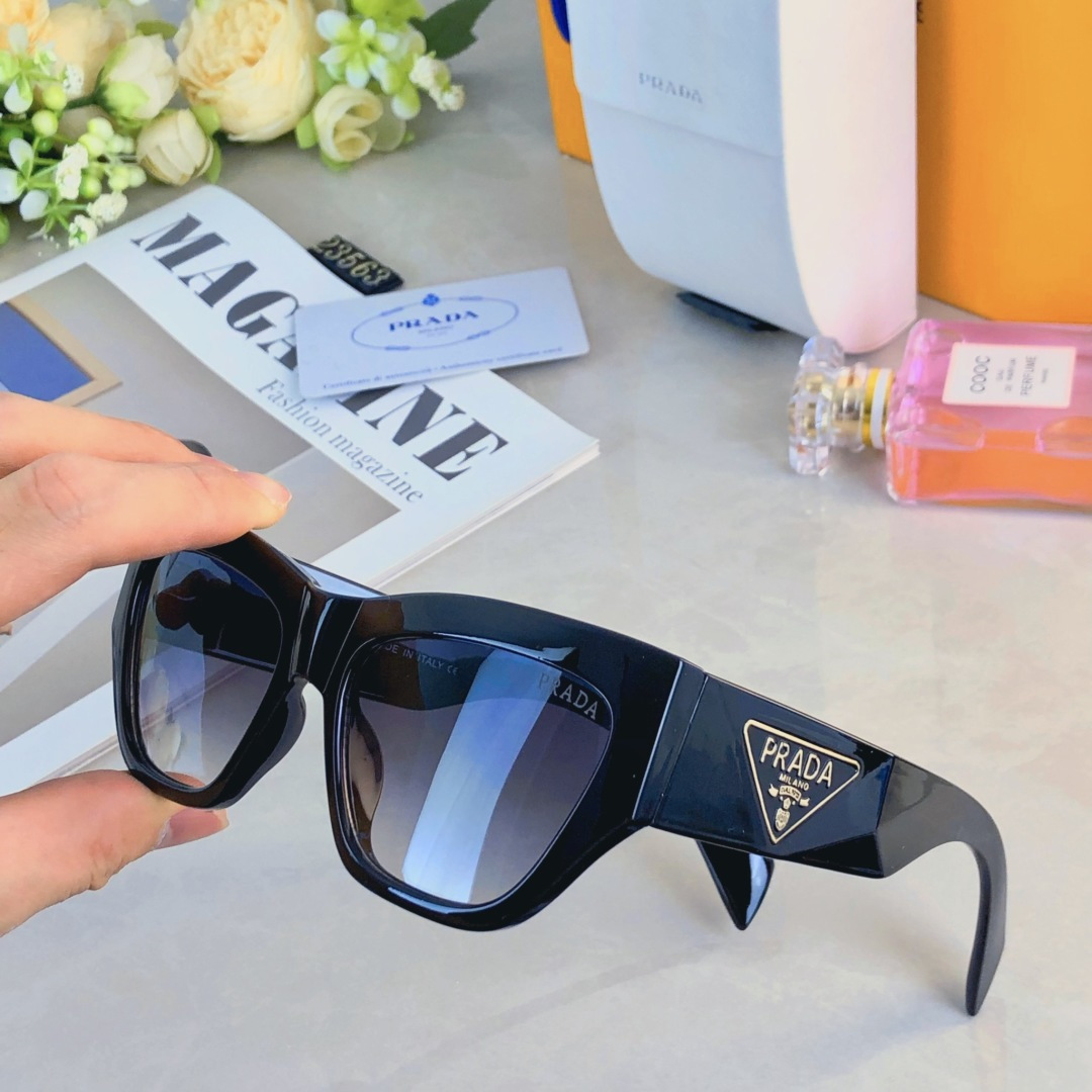 。。Prad*墨镜高级感韩版复古时尚潮流欧美防晒显瘦方形度假街拍太阳镜
