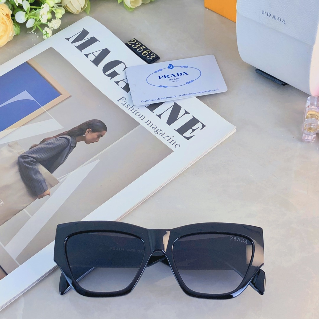 。。Prad*墨镜高级感韩版复古时尚潮流欧美防晒显瘦方形度假街拍太阳镜