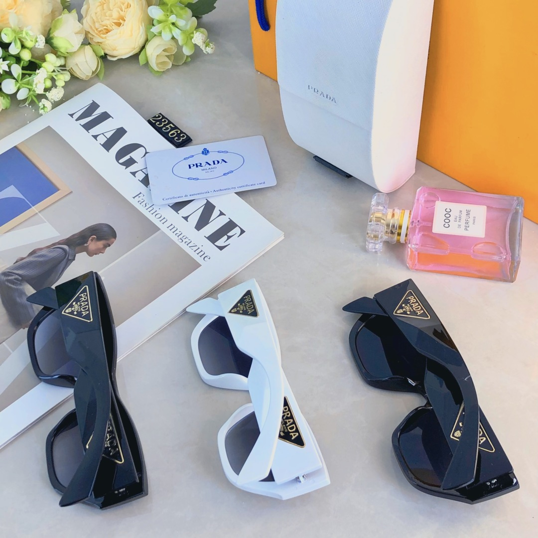 。。Prad*墨镜高级感韩版复古时尚潮流欧美防晒显瘦方形度假街拍太阳镜