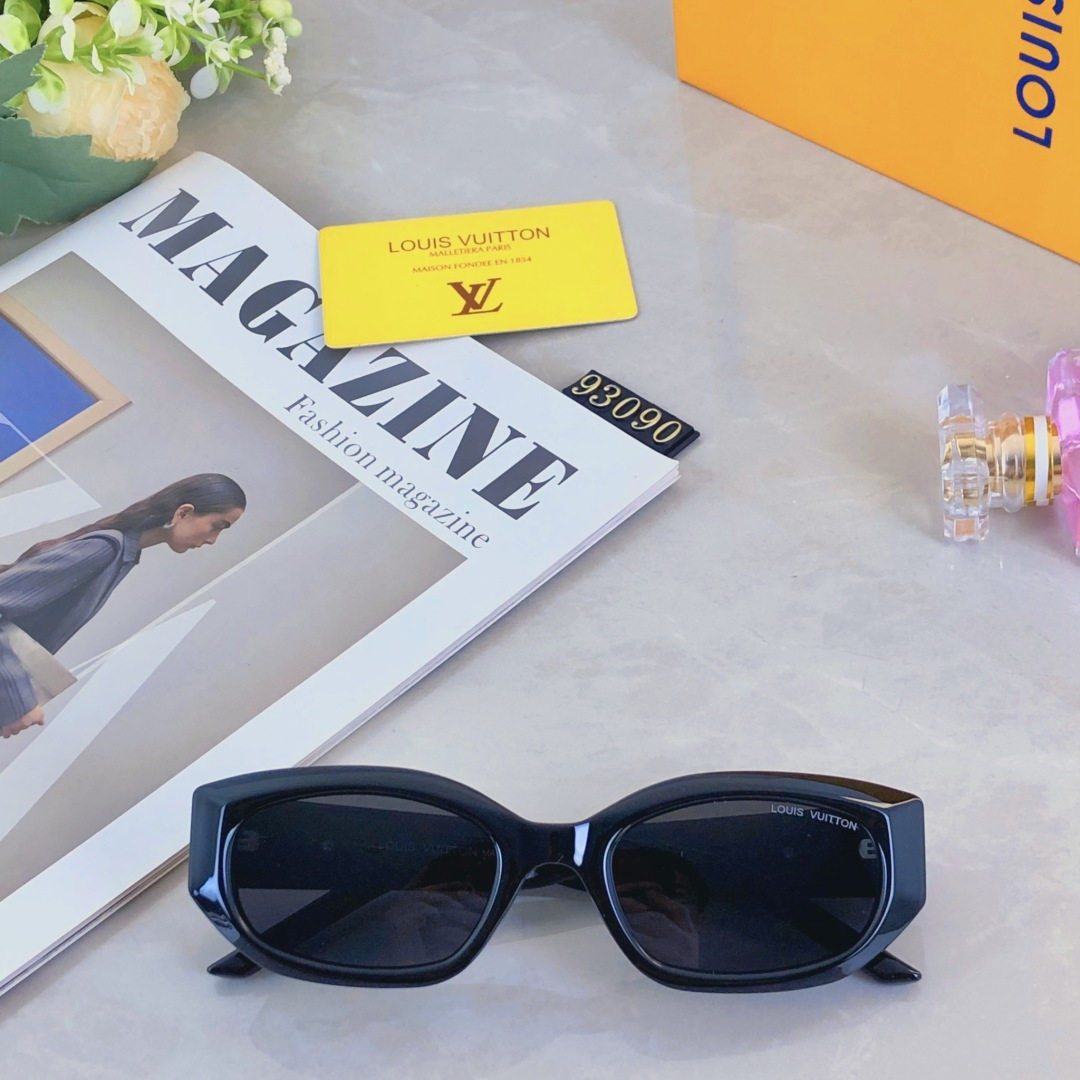 。。Louis vuitto*简约新款时尚方形小脸墨镜女士防紫外线街拍小框太阳镜