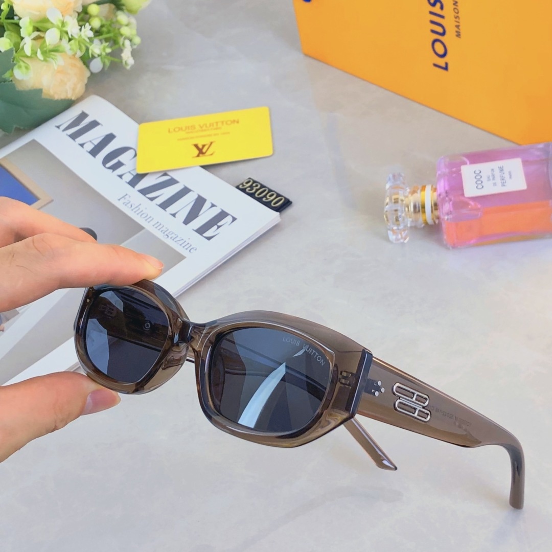 。。Louis vuitto*简约新款时尚方形小脸墨镜女士防紫外线街拍小框太阳镜